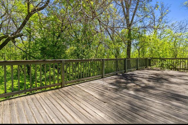 N2404 Loverture DRIVE, Burlington, WI 53105