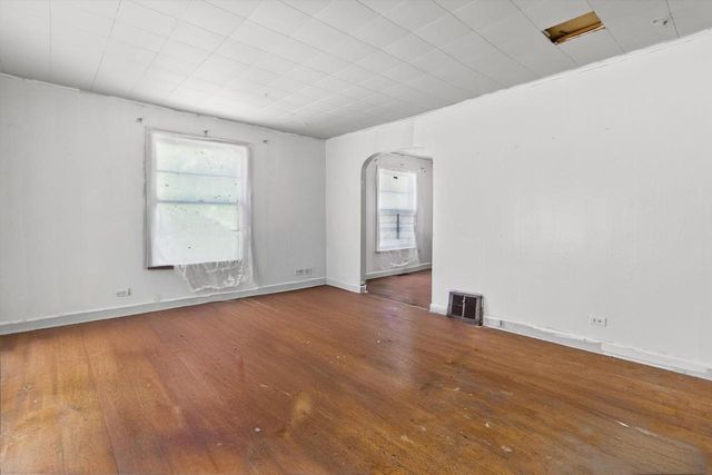 N2404 Loverture DRIVE, Burlington, WI 53105
