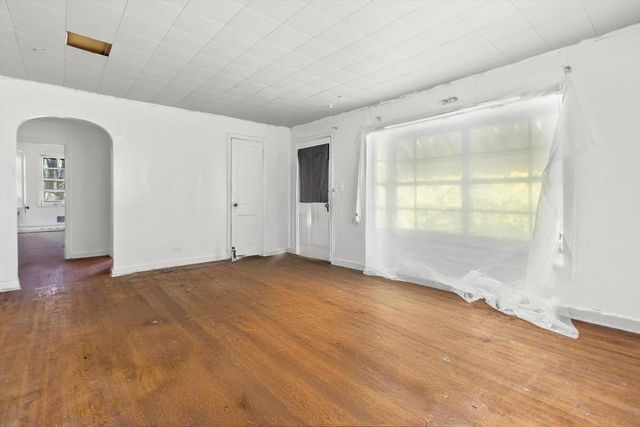 N2404 Loverture DRIVE, Burlington, WI 53105
