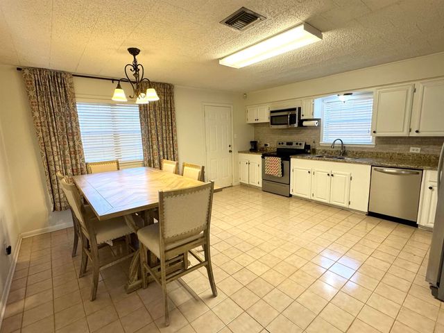 811 Belanger St, Morgan City, LA 70380