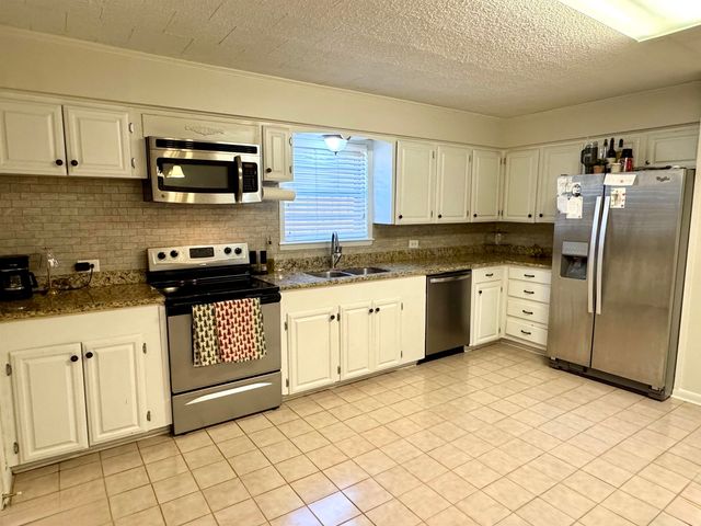 811 Belanger St, Morgan City, LA 70380