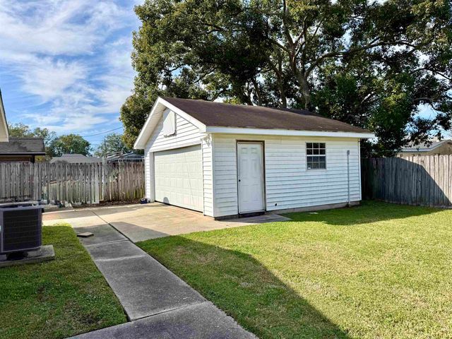 811 Belanger St, Morgan City, LA 70380