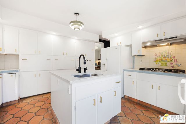 2481 N Cardillo Avenue, Palm Springs, CA 92262