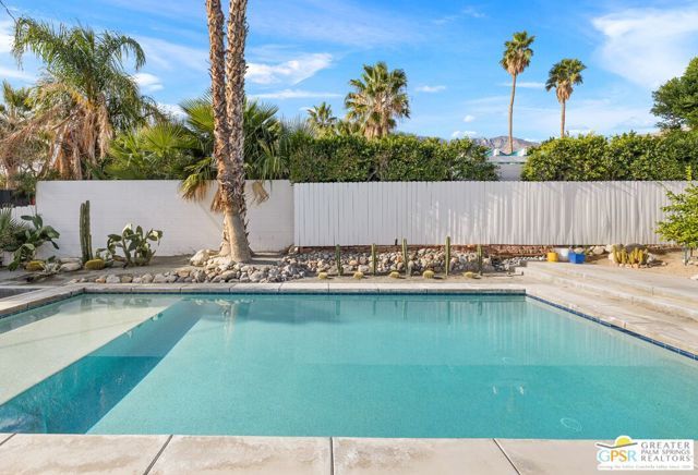 2481 N Cardillo Avenue, Palm Springs, CA 92262