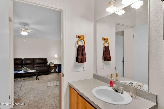 29399 N Clagstone RD, Athol, ID 83801