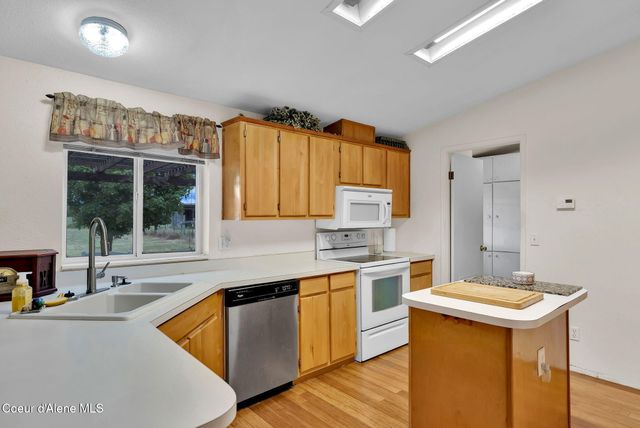 29399 N Clagstone RD, Athol, ID 83801
