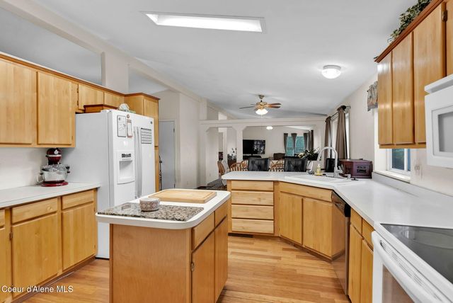 29399 N Clagstone RD, Athol, ID 83801