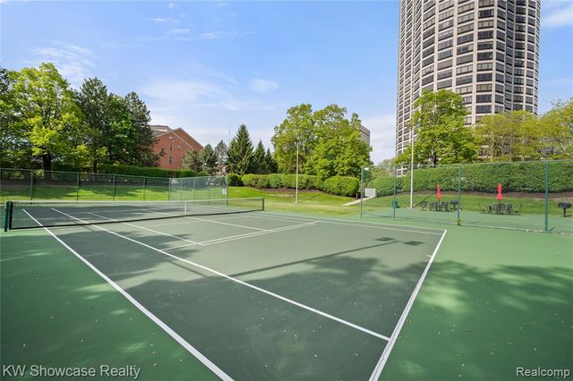 5000 Town Center Center 703, Southfield, MI 48075