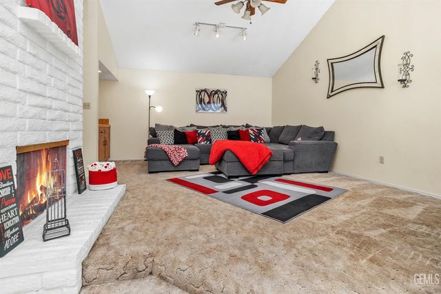 2301 Barrington Street 6, Bakersfield, CA 93309