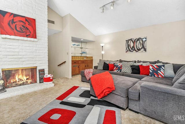 2301 Barrington Street 6, Bakersfield, CA 93309