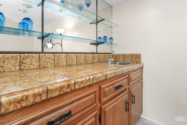 2301 Barrington Street 6, Bakersfield, CA 93309