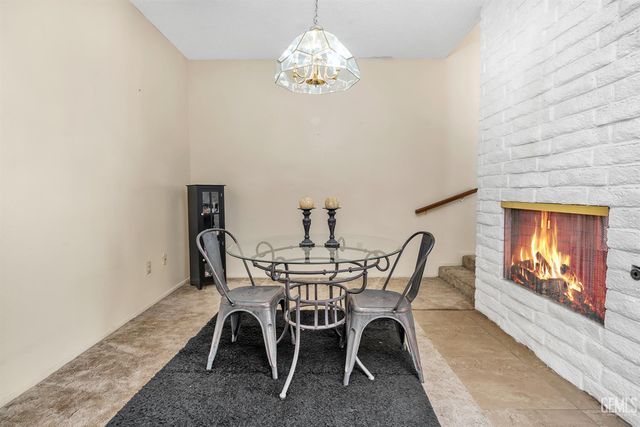 2301 Barrington Street 6, Bakersfield, CA 93309