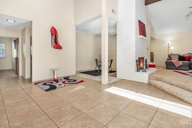 2301 Barrington Street 6, Bakersfield, CA 93309