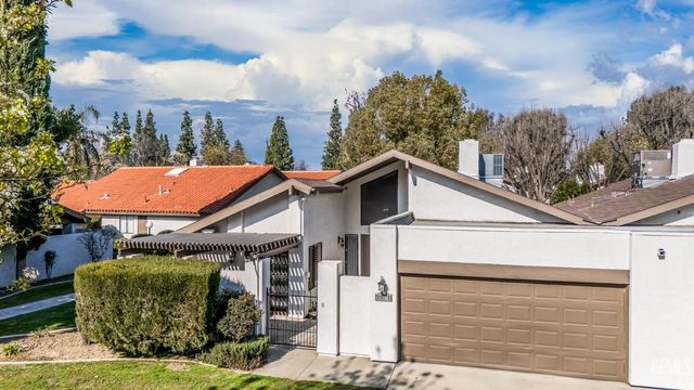 2301 Barrington Street 6, Bakersfield, CA 93309