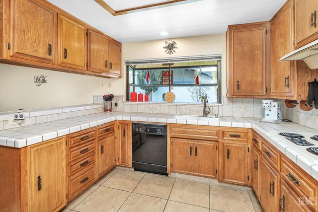 2301 Barrington Street 6, Bakersfield, CA 93309