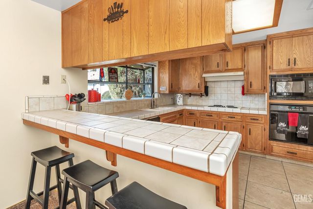 2301 Barrington Street 6, Bakersfield, CA 93309