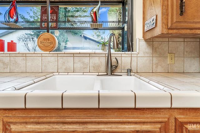 2301 Barrington Street 6, Bakersfield, CA 93309