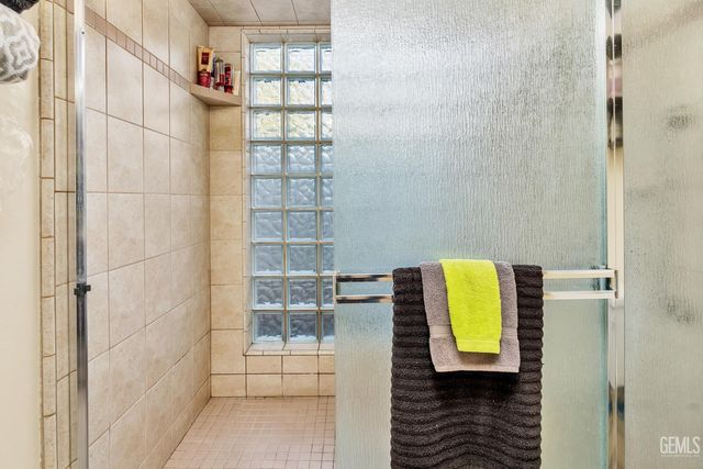 2301 Barrington Street 6, Bakersfield, CA 93309