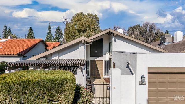 2301 Barrington Street 6, Bakersfield, CA 93309