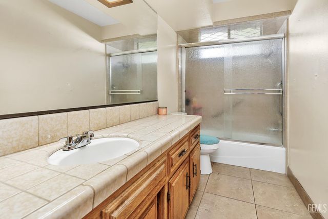 2301 Barrington Street 6, Bakersfield, CA 93309