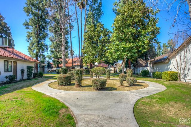 2301 Barrington Street 6, Bakersfield, CA 93309