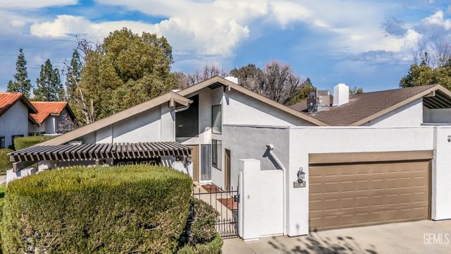 2301 Barrington Street 6, Bakersfield, CA 93309