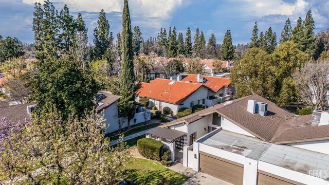 2301 Barrington Street 6, Bakersfield, CA 93309