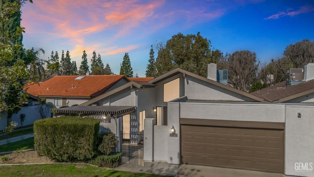 2301 Barrington Street 6, Bakersfield, CA 93309