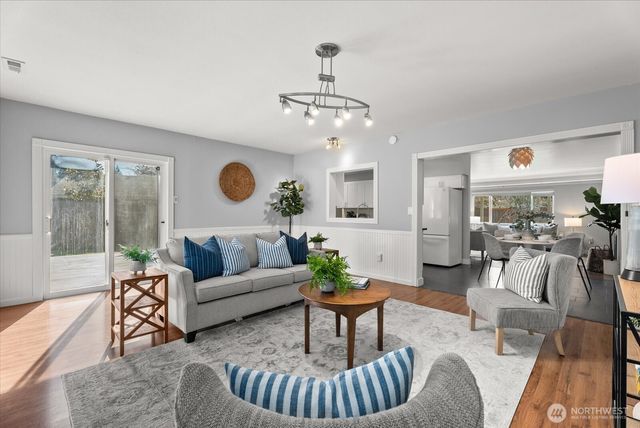 17004 11th Avenue NE, Shoreline, WA 98155