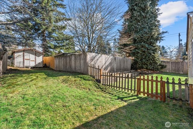 17004 11th Avenue NE, Shoreline, WA 98155