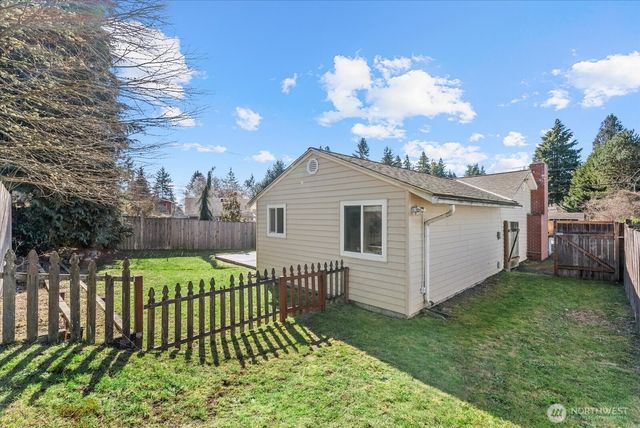 17004 11th Avenue NE, Shoreline, WA 98155