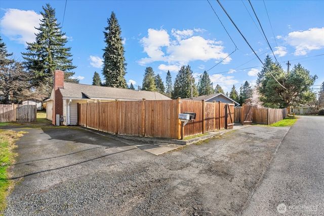 17004 11th Avenue NE, Shoreline, WA 98155