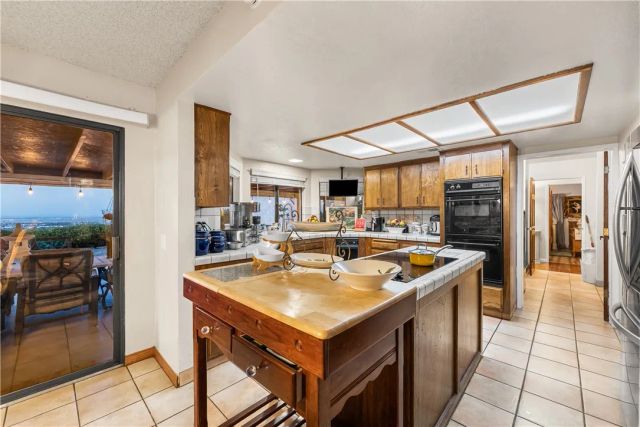 125 Lakeview, Palmdale, CA 93551