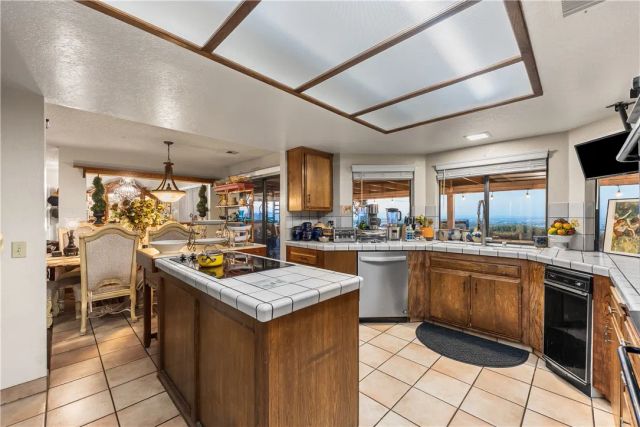 125 Lakeview, Palmdale, CA 93551