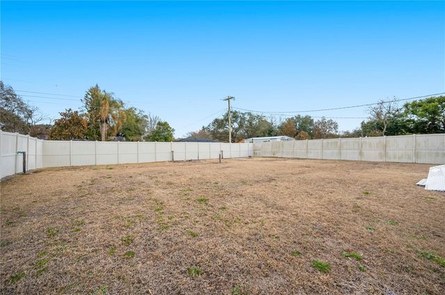 217 CLEARWATER AVENUE, Polk City, FL 33868