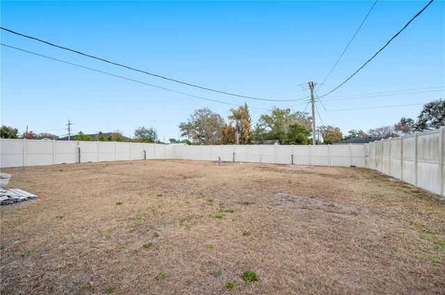 217 CLEARWATER AVENUE, Polk City, FL 33868