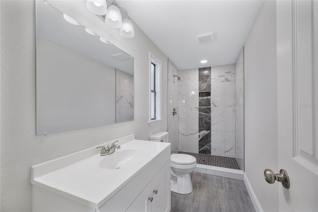 217 CLEARWATER AVENUE, Polk City, FL 33868