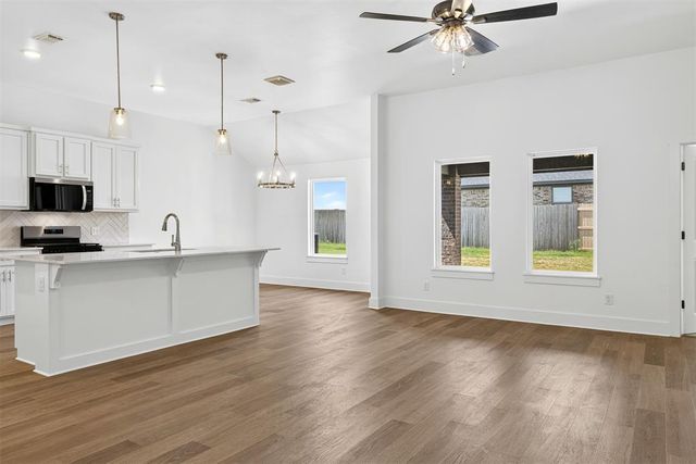 600 Emmy Jean Drive, Blanchard, OK 73010