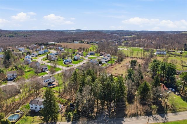 7524 Franklin Rd, Cranberry Twp, PA 16066