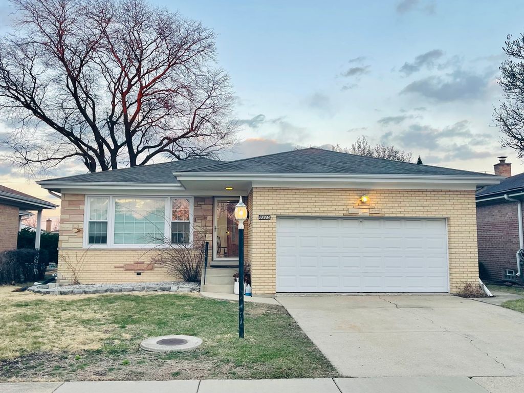 8925 Oriole Avenue, Morton Grove, IL 60053