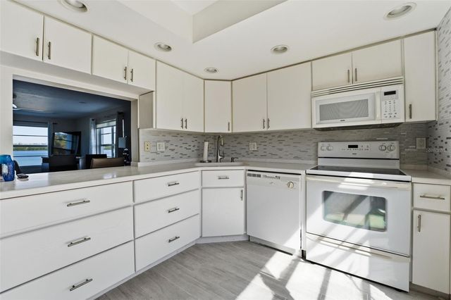 4440 EXETER DRIVE 106, Longboat Key, FL 34228