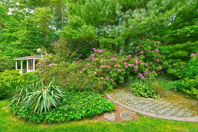 21 Craig Drive, South Huntington, NY 11746