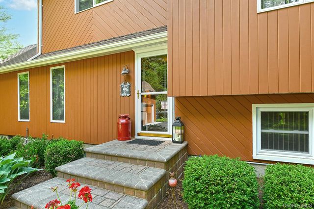 21 Craig Drive, South Huntington, NY 11746