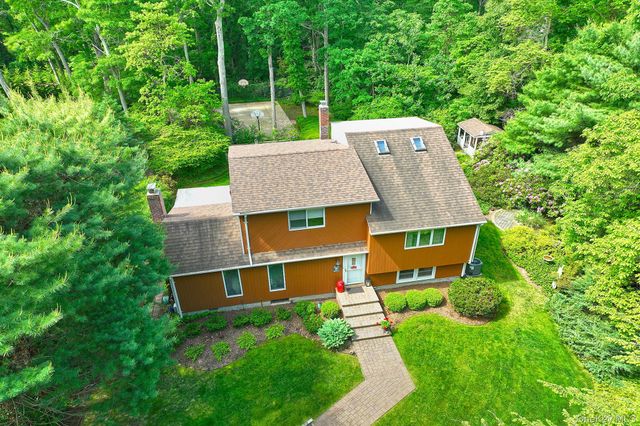 21 Craig Drive, South Huntington, NY 11746