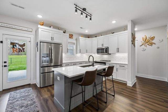 2037 W Lincoln St, Tullahoma, TN 37388