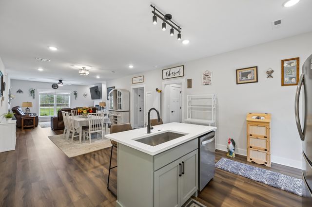 2037 W Lincoln St, Tullahoma, TN 37388