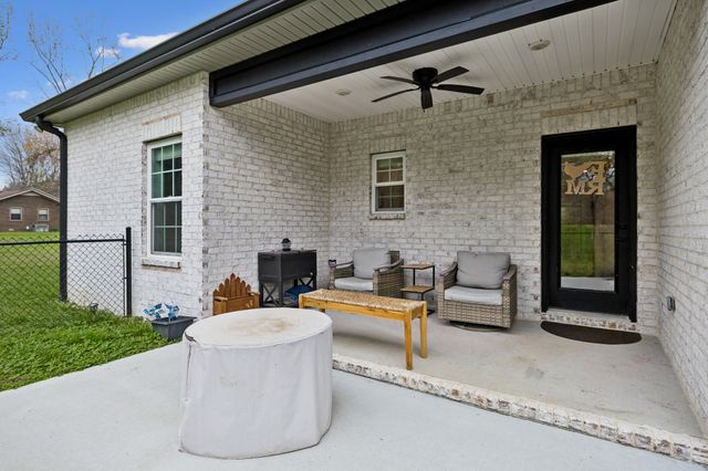 2037 W Lincoln St, Tullahoma, TN 37388