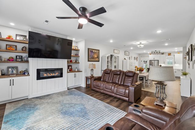 2037 W Lincoln St, Tullahoma, TN 37388