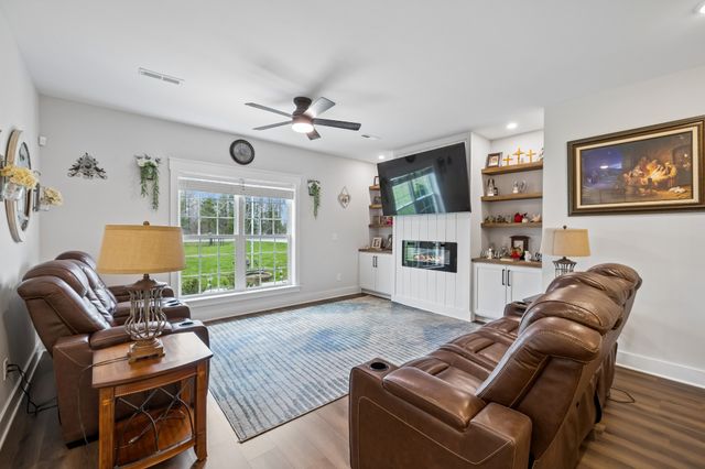 2037 W Lincoln St, Tullahoma, TN 37388