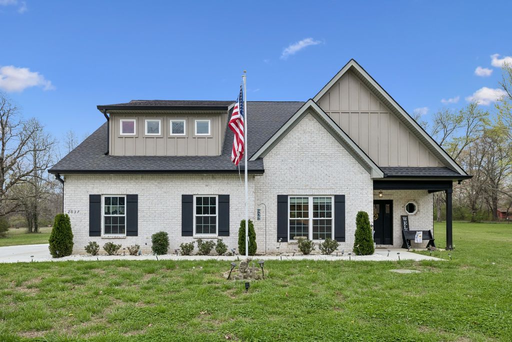 2037 W Lincoln St, Tullahoma, TN 37388
